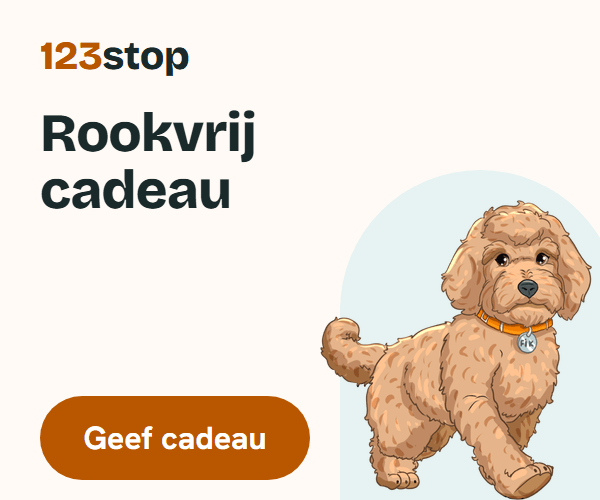 Geef iemand een rookvrije start met de cursus of het boek van 123stop. Geef cadeau. Op de afbeelding: de hond Fik met een oranje halsband.