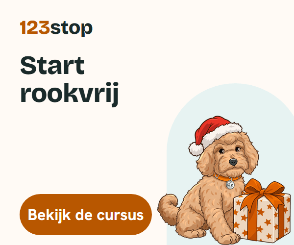 Begin het nieuwe jaar rookvrij met de cursus van 123stop. Bekijk de cursus. Op de afbeelding: de hond Fik met een kerstmuts naast een cadeau.
